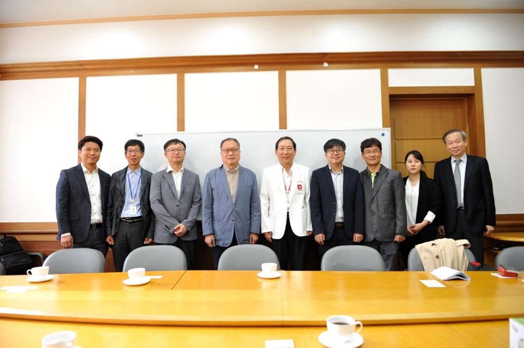19. 10. 22. 첨단의료기기개발지원센터 경북대학교 공동 심포지엄 개최 및 업무협약 체결 이미지 -1