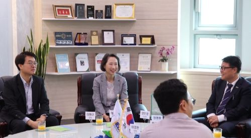 5월 11일 식품의약품안전평가원 이정림 부장, 이원규 과장 방문 이미지 -1